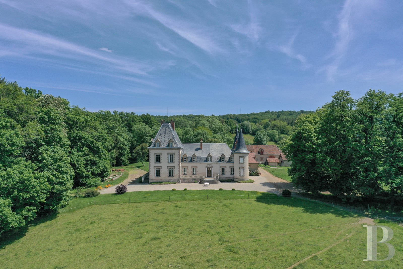 A 19th century chateau and surrounding park available for film projects in Saône-et-Loire, in the south of Morvan - photo  n°4
